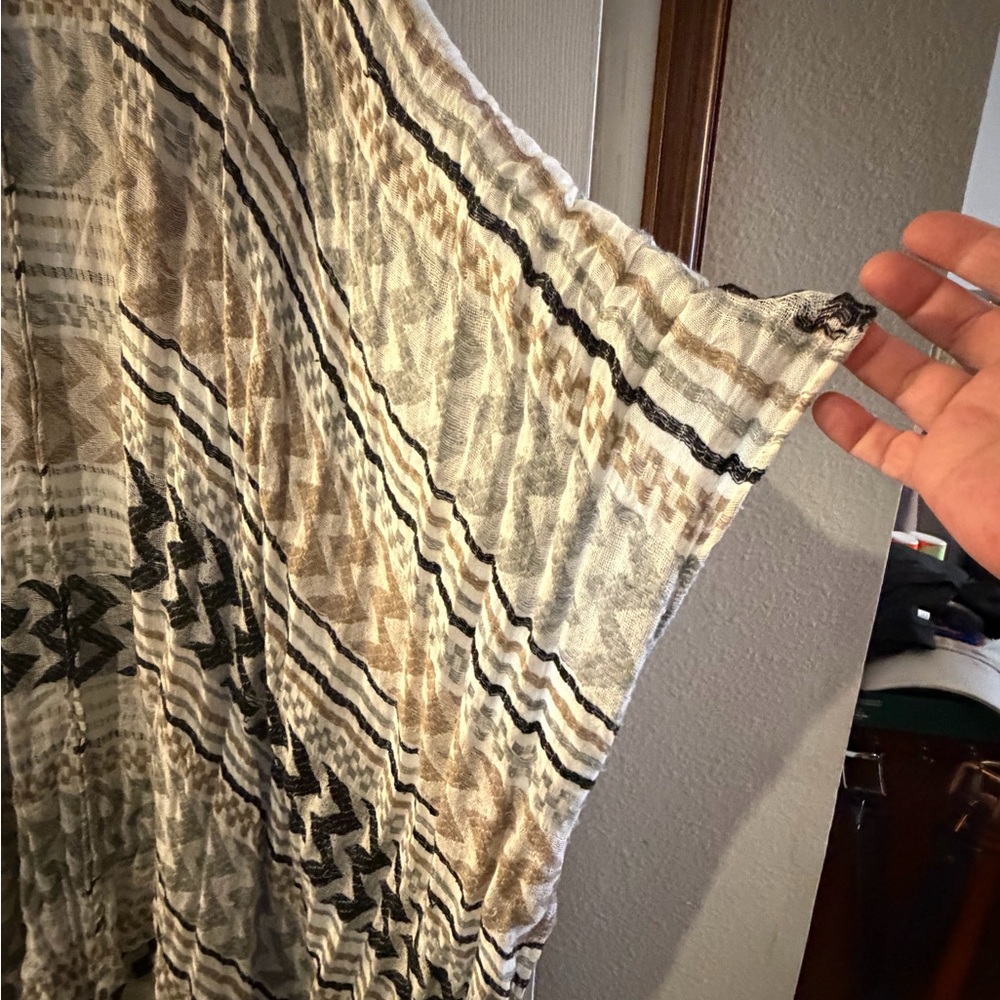 Chic Geometric Patterned Poncho - Picture 2 of 3